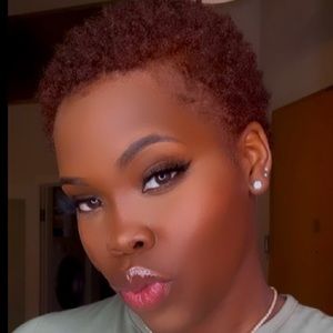 Meet your Posher, Ebony